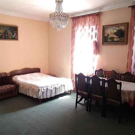 Flora'S Guest House Yerevan Exterior photo