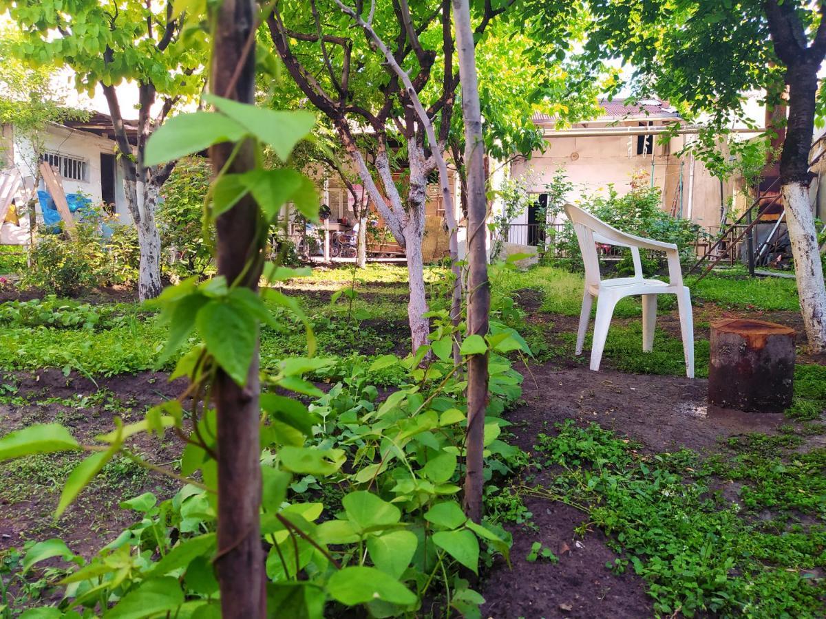 Flora'S Guest House Yerevan Exterior photo