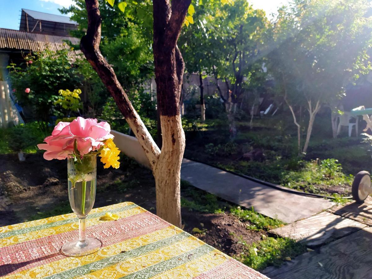 Flora'S Guest House Yerevan Exterior photo