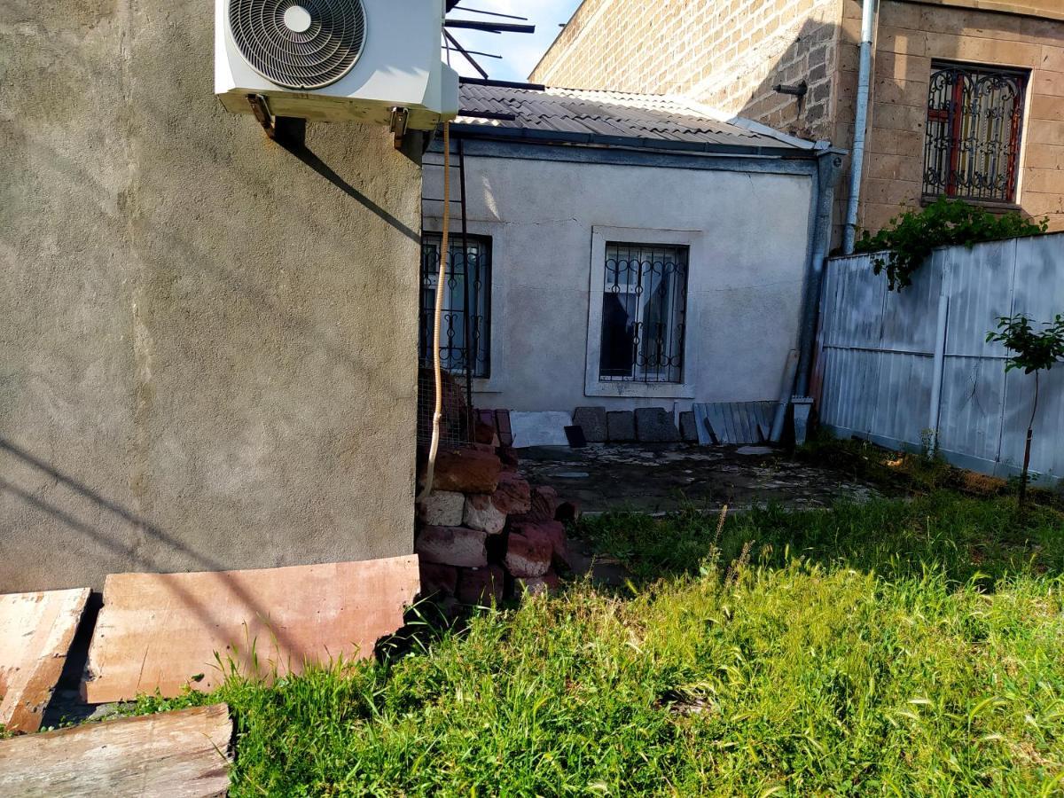 Flora'S Guest House Yerevan Exterior photo