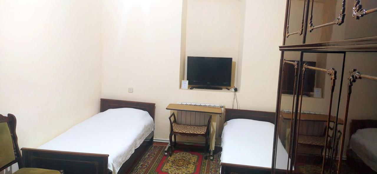 Flora'S Guest House Yerevan Exterior photo