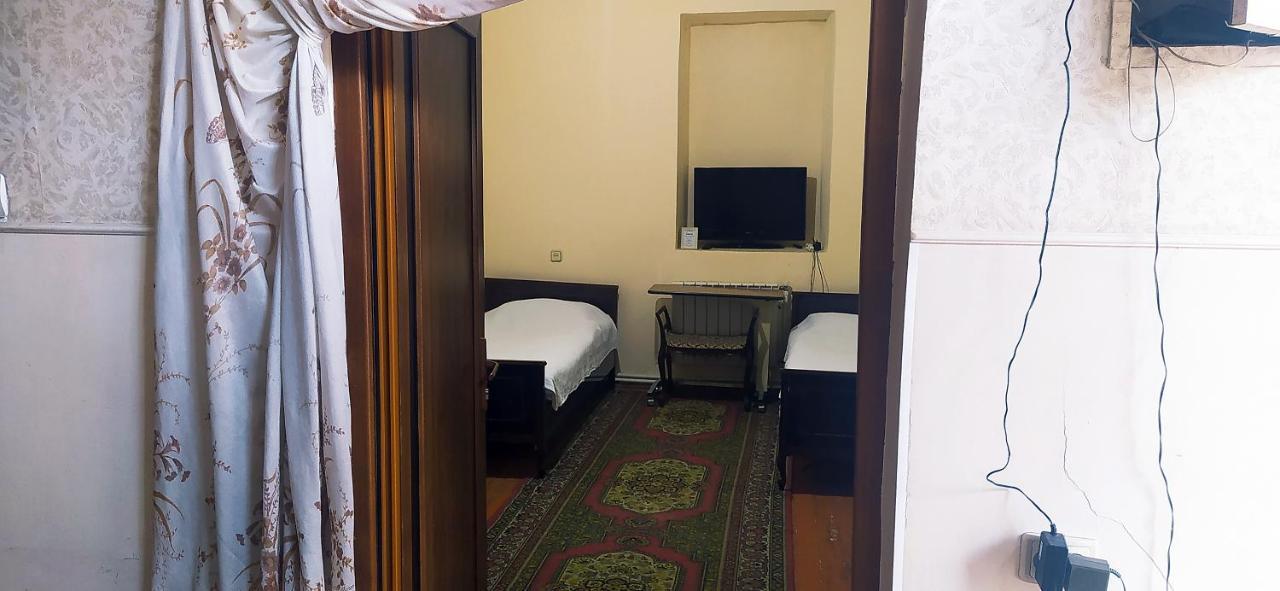 Flora'S Guest House Yerevan Exterior photo
