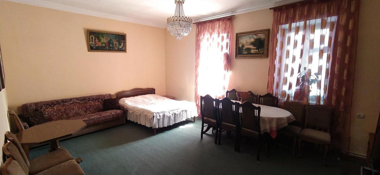 Flora'S Guest House Yerevan Exterior photo