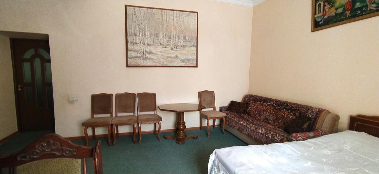 Flora'S Guest House Yerevan Exterior photo