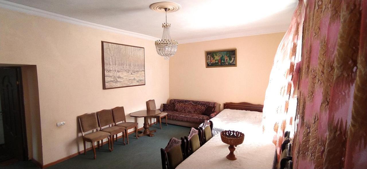 Flora'S Guest House Yerevan Exterior photo