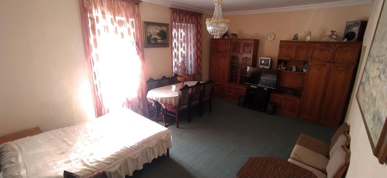 Flora'S Guest House Yerevan Exterior photo